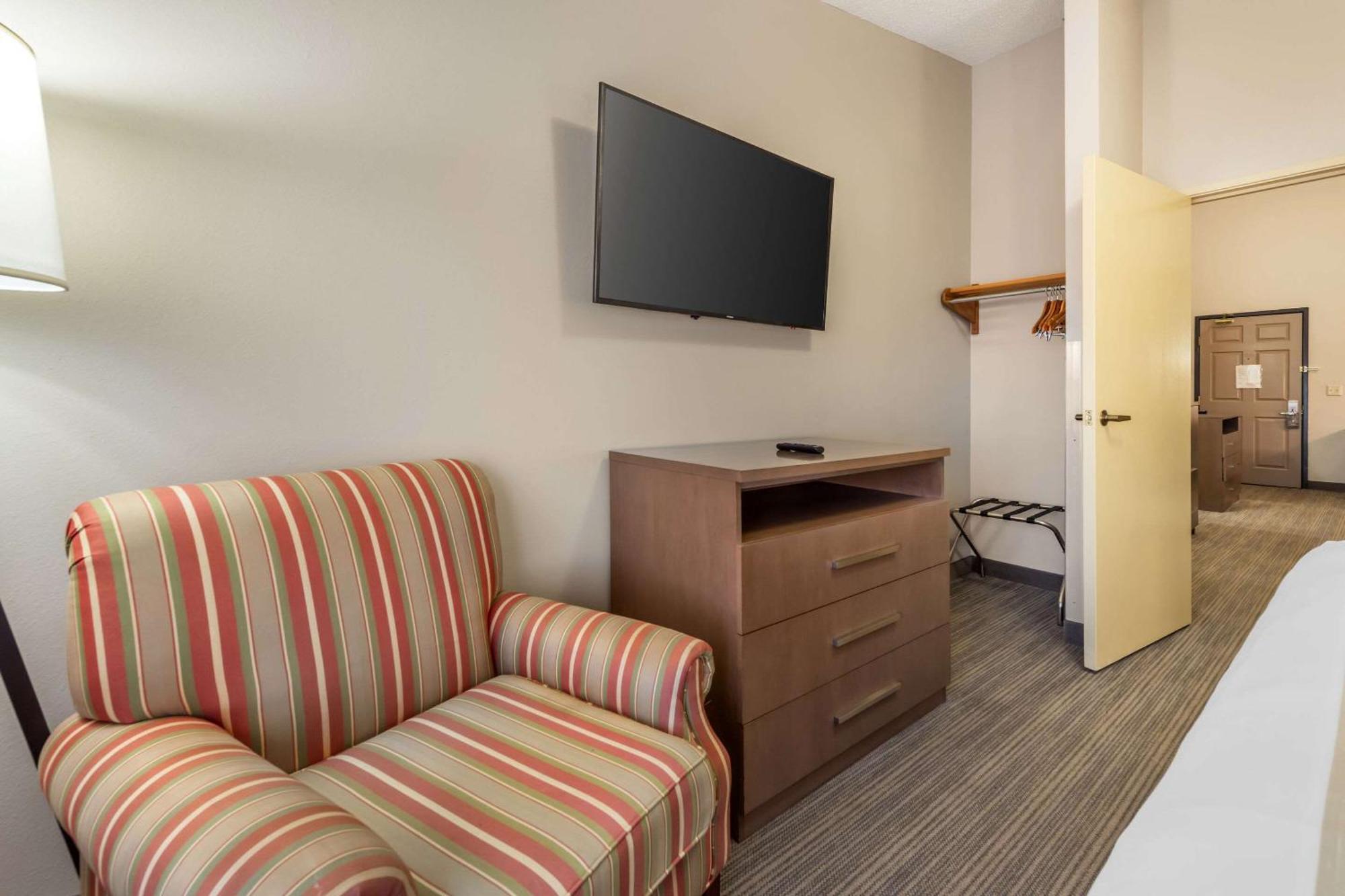 Country Inn & Suites By Radisson, Watertown, Sd Екстериор снимка